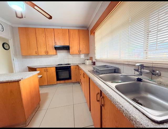 3 BEDROOM HOUSE FOR SALE IN VANDERBIJLPARK SE 1